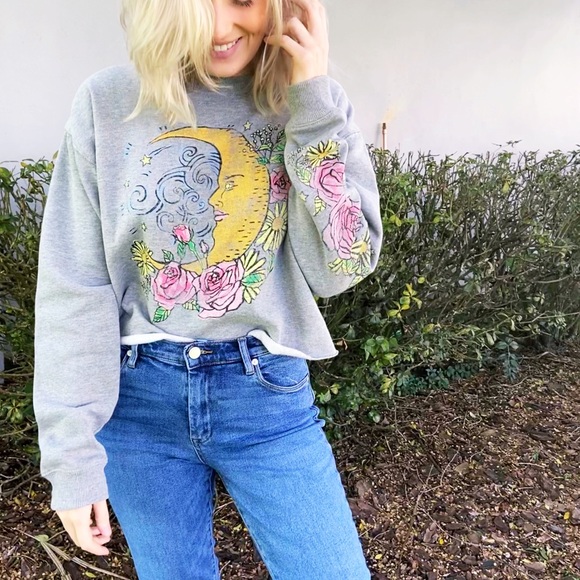 Modern Lux Gray Sweatshirt with Moon and Floral Design - Picture 4 of 8